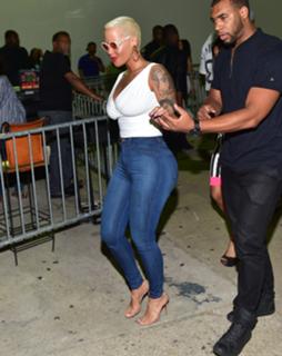 Amber Rose feet photo thumbnail