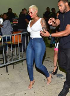 Amber Rose feet photo thumbnail