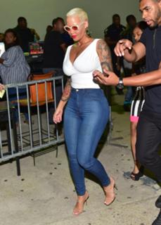 Amber Rose feet photo thumbnail
