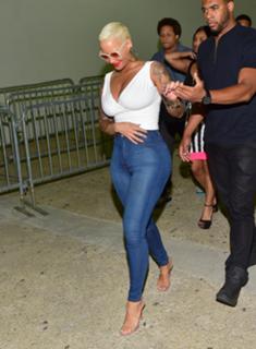 Amber Rose feet photo thumbnail