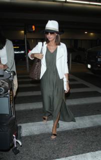 Lucy Mecklenburgh feet photo thumbnail