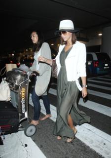 Lucy Mecklenburgh feet photo thumbnail