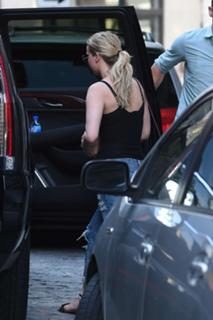 Jennifer Lawrence feet photo thumbnail