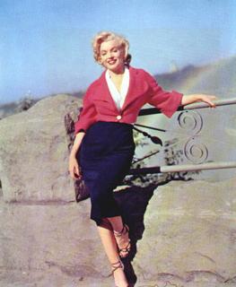Marilyn Monroe feet photo thumbnail