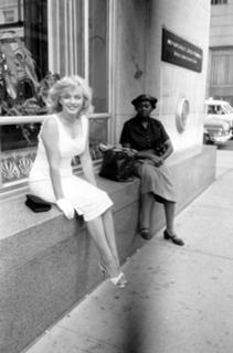 Marilyn Monroe feet photo thumbnail