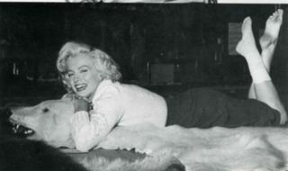 Marilyn Monroe feet photo thumbnail