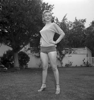 Marilyn Monroe feet photo thumbnail