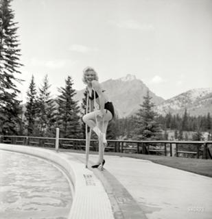 Marilyn Monroe feet photo thumbnail