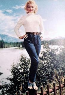 Marilyn Monroe feet photo thumbnail