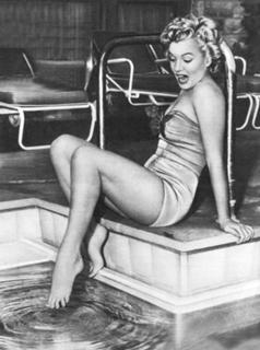 Marilyn Monroe feet photo thumbnail