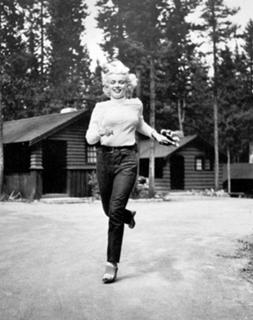 Marilyn Monroe feet photo thumbnail