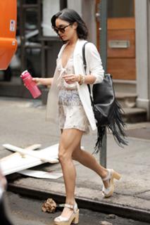 Vanessa Hudgens feet photo thumbnail
