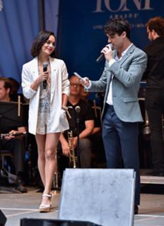 Vanessa Hudgens feet photo thumbnail