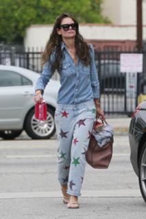 Katie Holmes feet photo thumbnail