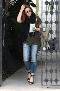 Amy Adams feet photo thumbnail