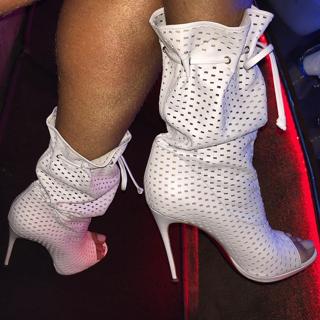 Juliana Salimeni feet photo thumbnail