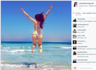 Valentina Vignali feet photo thumbnail