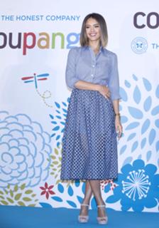 Jessica Alba feet photo thumbnail