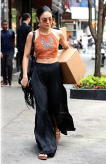 Vanessa Hudgens feet photo thumbnail