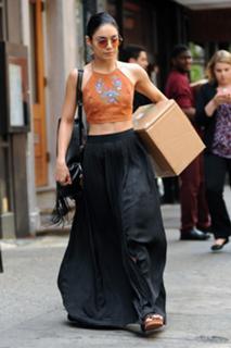 Vanessa Hudgens feet photo thumbnail