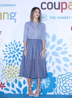 Jessica Alba feet photo thumbnail