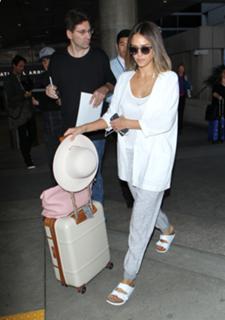 Jessica Alba feet photo thumbnail