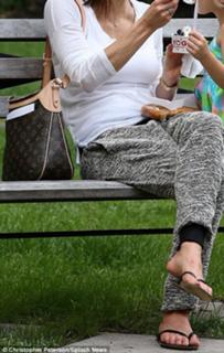 Bethenny Frankel feet photo thumbnail