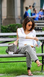 Bethenny Frankel feet photo thumbnail