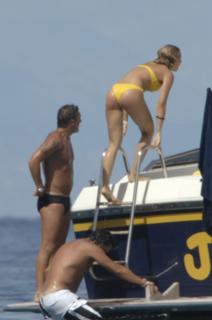 Ilary Blasi feet photo thumbnail