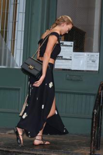 Karlie Kloss feet photo thumbnail