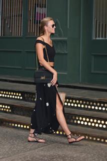 Karlie Kloss feet photo thumbnail