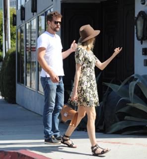 Diane Kruger feet photo thumbnail