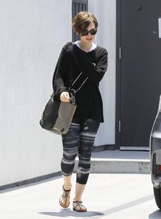 Lily Collins feet photo thumbnail