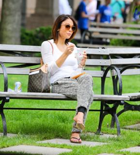 Bethenny Frankel feet photo thumbnail