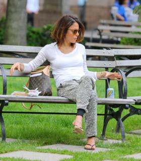 Bethenny Frankel feet photo thumbnail