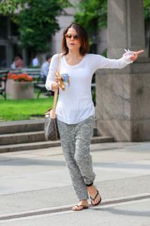 Bethenny Frankel feet photo thumbnail