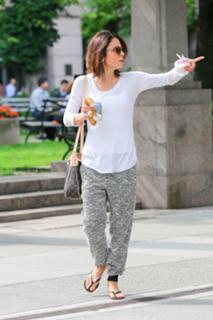 Bethenny Frankel feet photo thumbnail