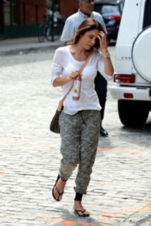 Bethenny Frankel feet photo thumbnail