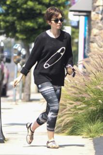 Lily Collins feet photo thumbnail