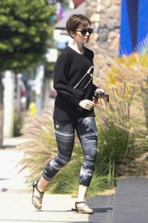 Lily Collins feet photo thumbnail
