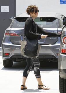 Lily Collins feet photo thumbnail