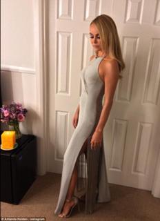 Amanda Holden feet photo thumbnail