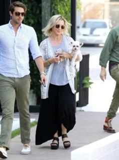 Jennie Garth feet photo thumbnail
