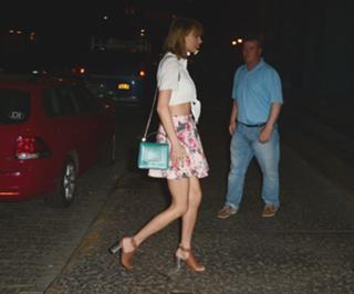 Taylor Swift feet photo thumbnail