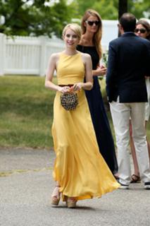 Emma Roberts feet photo thumbnail
