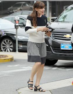 Jennifer Garner feet photo thumbnail