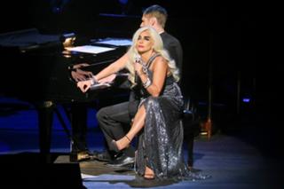 Lady Gaga feet photo thumbnail