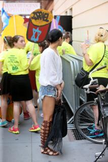 Vanessa Hudgens feet photo thumbnail