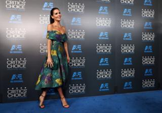Angie Harmon feet photo thumbnail