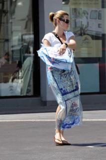 Jessica Biel feet photo thumbnail